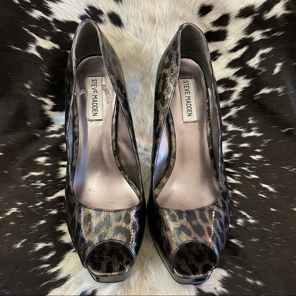 Steve Madden 👠 Metallic Patent Leather Peep-Toe Heels - Picture 6 of 9
